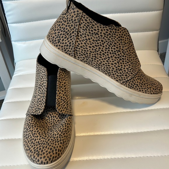 Cheetah print. universal thread. high top shoes - Picture 1 of 4